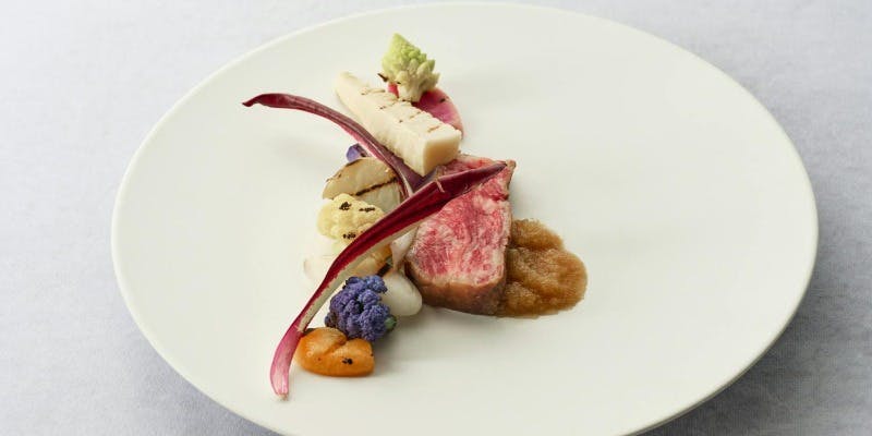 国産牛ロースや三崎マグロ、三浦半島の旬食材を味わう全6品＋スパーク含むフリードリンク2時間