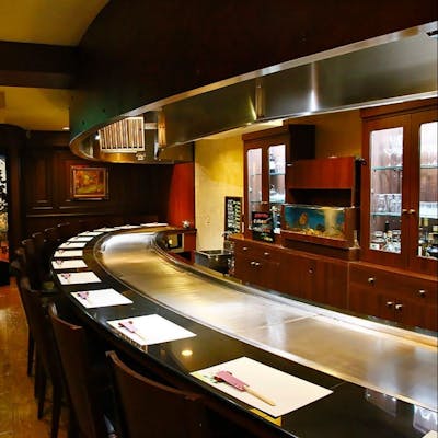 地下のお店で、隠れ家的レストラン。道頓堀にありながら、落ち着いたくつろぎの空間