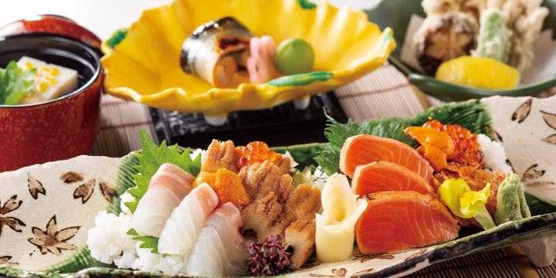 【海鮮ちらし鉢】天麩羅もついた海鮮丼ランチ＋食後のデザート