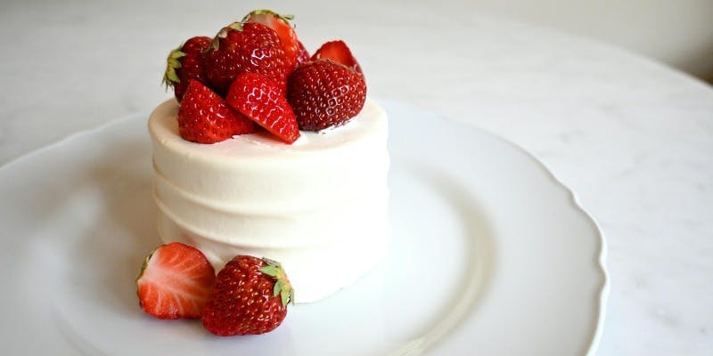 【アニバーサリー｜ORIENTAL KOBE BEEF】乾杯酒＋フルコース＋アニバーサリーケーキ＋ ”花束付”