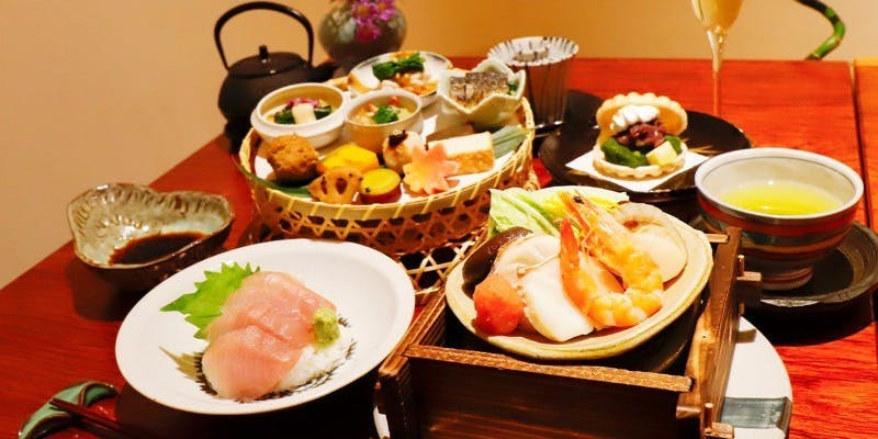 【昼・冬季限定】冬彩 花籠御膳 / 花籠前菜・海鮮蒸籠蒸し・甘味など＋乾杯スパークリング（1/31まで）
