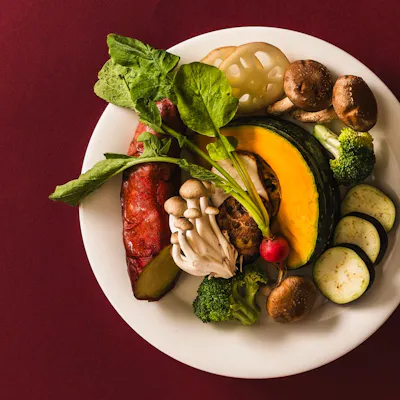 前菜からスイーツまで!バラエティー豊かな料理が食べ放題!