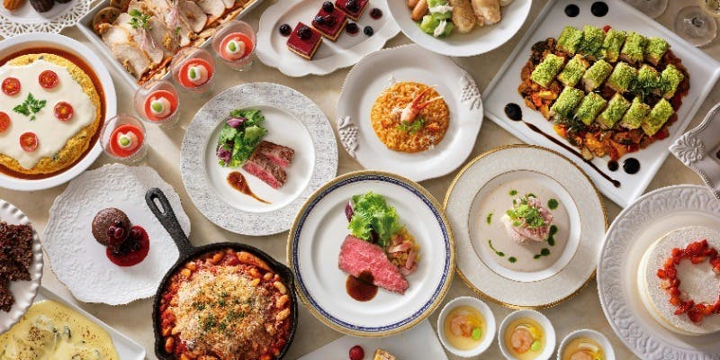 【ディナービュッフェ】黒毛和牛のローストビーフ、リゾットにフランス菓子など約60種（平日・12/1～）