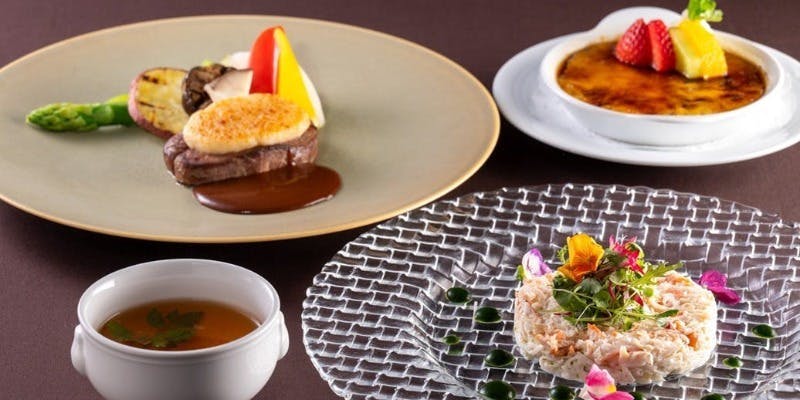 【平日/記念日ディナーC】「牛フィレ肉のグリエ」などのコース（食後のお飲物付）（11・12月）