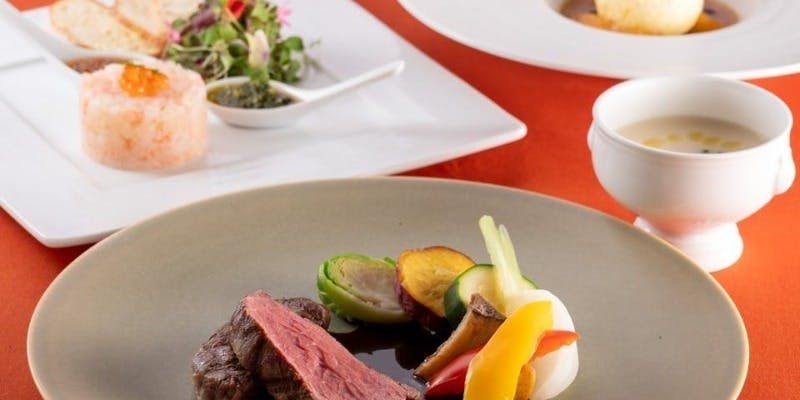 【平日/記念日ディナーC】「牛フィレ肉のグリエ 」など（食後のお飲物付）（1・2月）