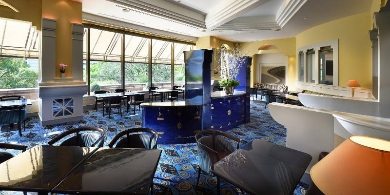 席のみの予約＋人数分のお食事をご注文下さい。（個室のご予約は、お電話のみとさせていただきます。）