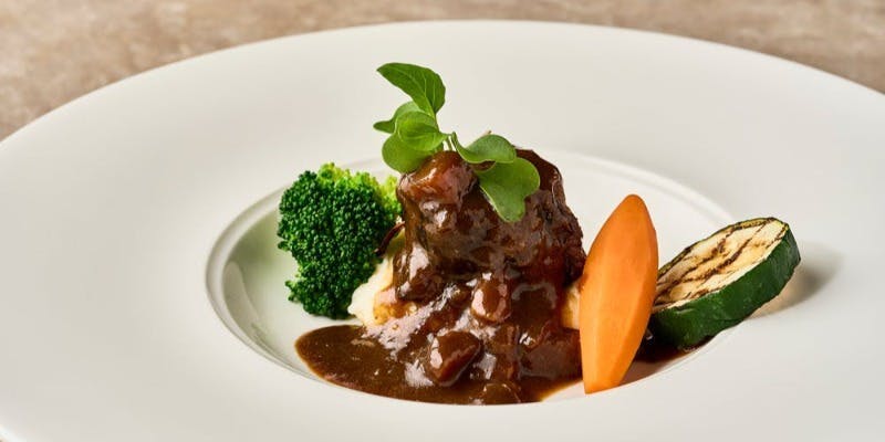 【プリンセスランチ】魚・肉料理など全6品＋食後のカフェ付＋乾杯スパークリング含む1ドリンク付き