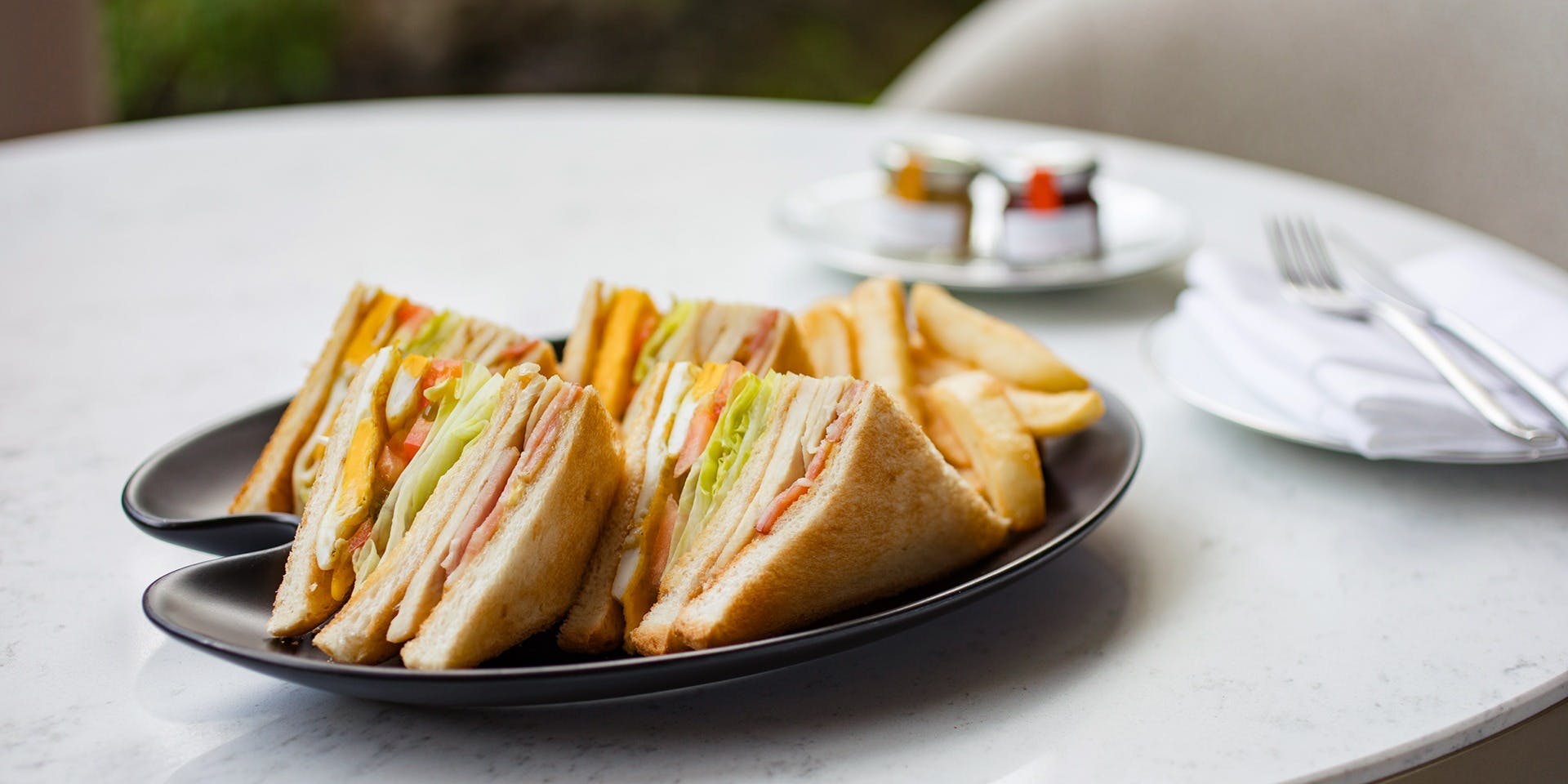 ザ・ラウンジ（THE LOUNGE）