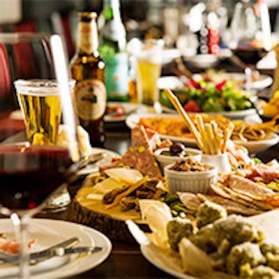 海と山のある細長い国。日本とイタリアの郷土料理は四季とともに折々の変化を。