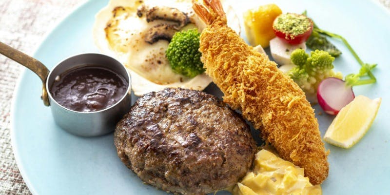 【洋食プレートディナー】洋食メインとサラダ、スープ、ライスorパン付き（平日限定）