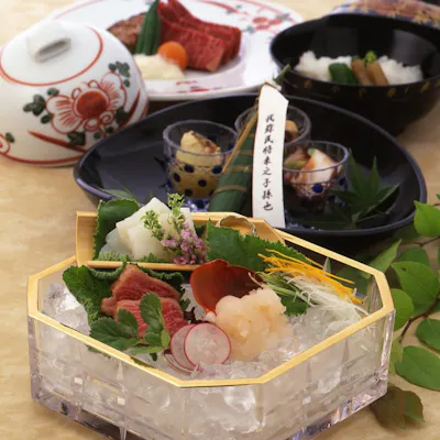 京料理の老舗伝承の味と技をご堪能ください