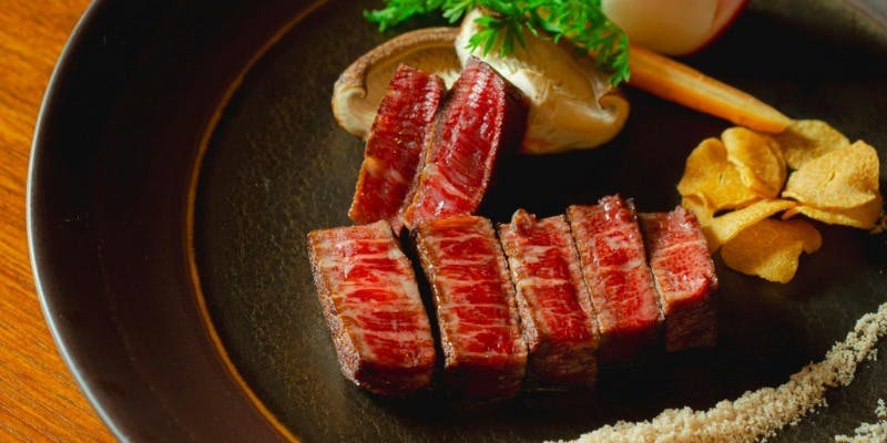 【Medium Rare Lunch】和牛炙り寿司や黒毛和牛ステーキなど全9品