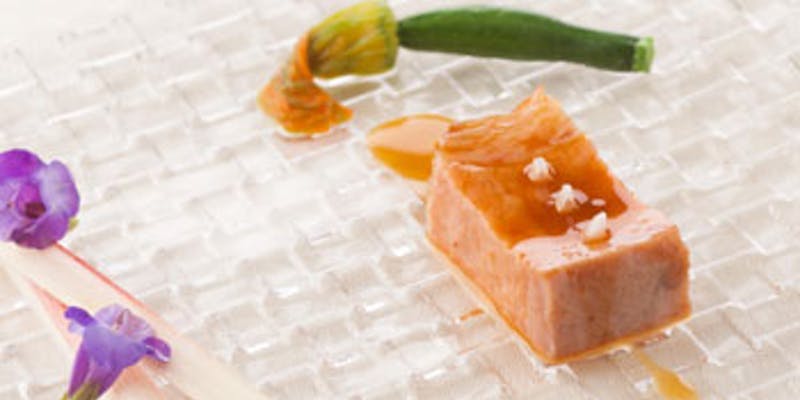 【季節のフルコースランチ】前菜2皿、お魚＆お肉のWメイン、デザートなど全7品＋乾杯スパークリングワイン