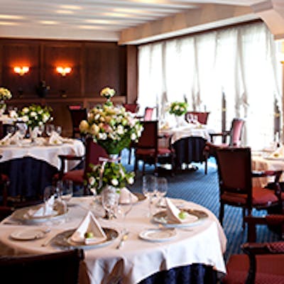 贅を尽くしたラグジュアリーな大人の世界へエスコート