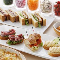 サンドウィッチやスイーツを愉しむランチビュッフェが人気