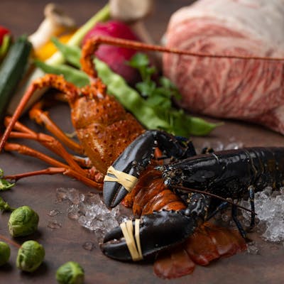 料理は、おもてなしの心を表現し、お客さまを幸せにする