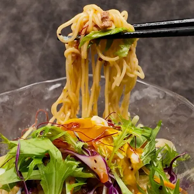旨み深まる贅沢な一杯「霧島ポーク冷麺」