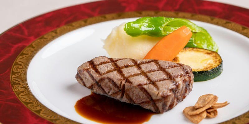 【セレブリティランチ 】オードブル、スープ、アワビ、特選和牛を使用したランチコース全5品