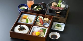 松花堂弁当と牛肉鉄板焼き - 日本料理　はなのき／ホテルプラザ勝川
