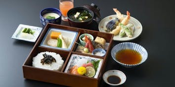 松花堂弁当と天婦羅 - 日本料理　はなのき／ホテルプラザ勝川