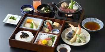 松花堂弁当と天婦羅と牛肉鉄板焼き - 日本料理　はなのき／ホテルプラザ勝川