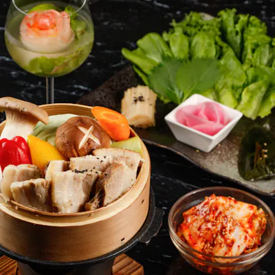ソウルで40年の経歴を持つ料理人・洪性吉の日本初出店