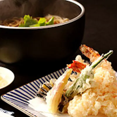 料理長の経験と技術が冴える、心安らぐ蕎麦の香りと「粋」な酒肴