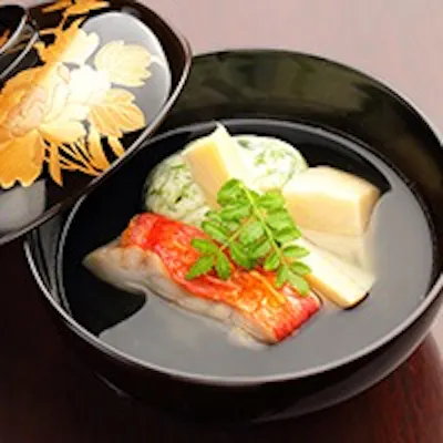 京料理の世界に飛込み30年。数店の京懐石店の料理長を経て、祇園に店を構える