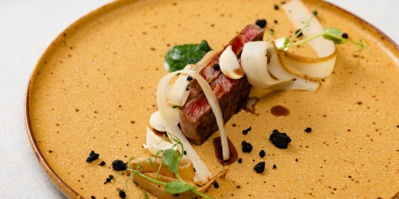 【カジュアルスパニッシュイタリアンコース】選べるメイン＆旬の食材を活かした前菜など 全5品