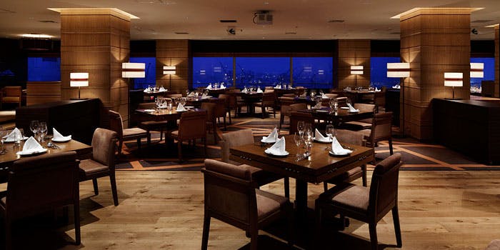 レストラングリルテーブル ウィズ スカイバー/ホテル クラウンパレス 神戸17階