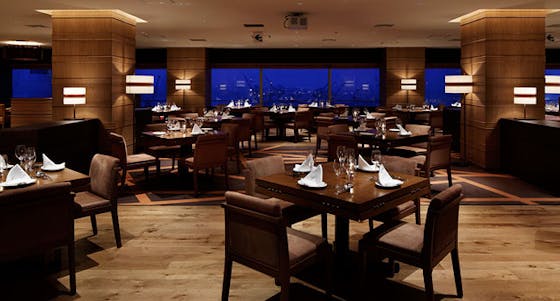 レストラングリルテーブル ウィズ スカイバー ホテル クラウンパレス 神戸17階 乾杯酒付 ご家族の会食に 神戸駅直結ホテル最上階瀬戸内の海の幸や牛フィレ付特別コース ディナー プラン メニュー 一休 Comレストラン