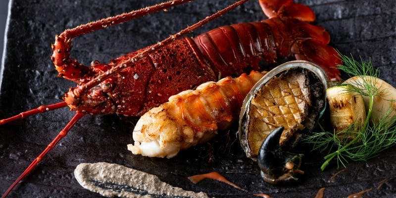KIWAMI【ランチ限定 極コース】最高級A5黒毛和牛肉・イセエビ・鮑の豪華全9品＋1ドリンク付き