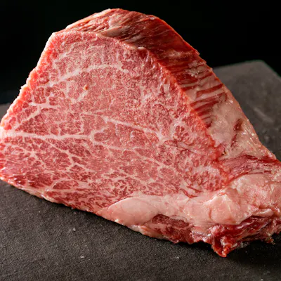 A5ランク黒毛和牛を気軽に楽しめる鉄板焼き店を実現