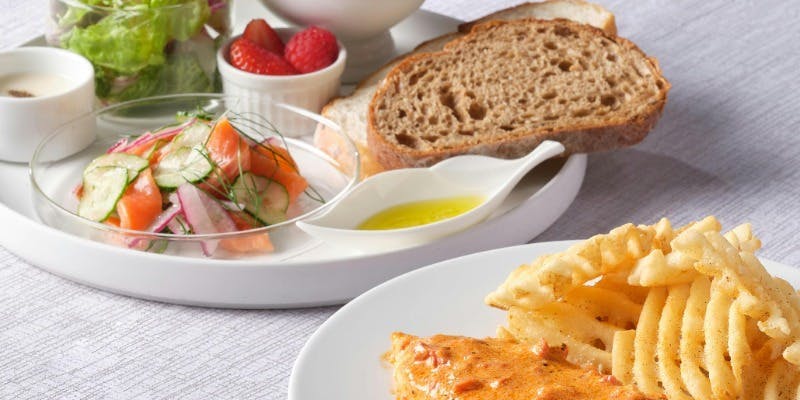 カジュアルランチプレート（メイン料理：マリーミーチキン）