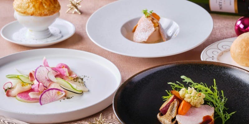 【Xmas2025】パイ包みスープや国産牛の全4品ランチ＋乾杯酒（12/19・22・23）