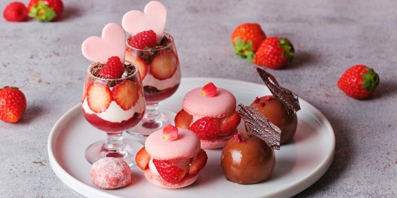 真っ赤な苺づくしのスイーツスタンド付きランチコース＋食後カフェフリー（平日）