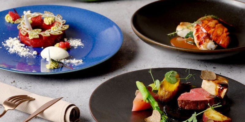 【Xmas2025】キャビア・オマール海老やフィレ肉とフォアグラ＆トリュフのロッシー二など全5品