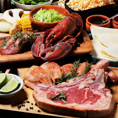 牛・豚・鶏やシーフード豪華BBQ&飲み放題