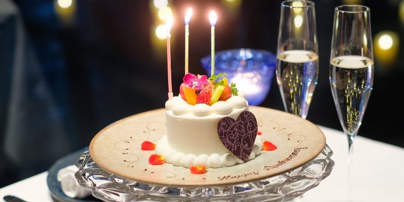 【Anniversaryフルコース】乾杯ドリンク＆窯焼きピッツァ＆ホールケーキ＆記念写真でお祝い 全7品