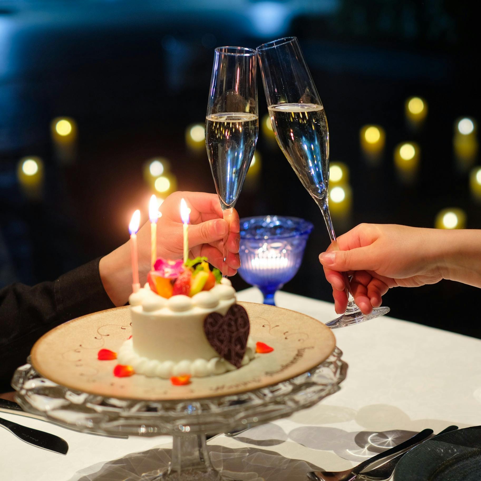 Ristorante Attimo 記念日ディナー 乾杯スパークリングワイン ホールケーキ 記念写真でお祝い 窓際確約 ディナー プラン メニュー 一休 Comレストラン