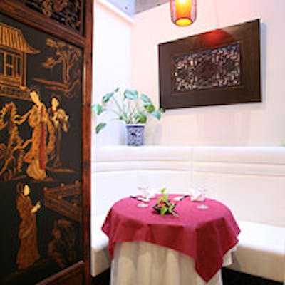 まるで小さな美術館 和やかな雰囲気の中で楽しむ本格広東料理