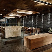 モダンな和の空間を持った店内は和洋個室を9部屋完備