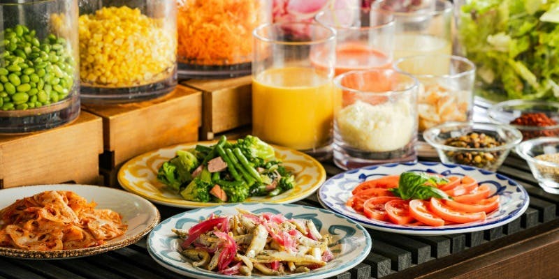 【土日祝ブッフェ】ドリンクバー付！前菜、パスタ、ピッツァなど約20種＋飲み放題