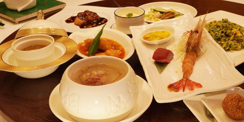 【53周年記念】高級フカヒレ生ウニ、活アワビ、北京ダック 全10品＋ホット烏龍茶おかわり自由（平日限定）