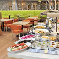 季節により、毎月異なる旬の食材をつかった多彩なメニューをご用意