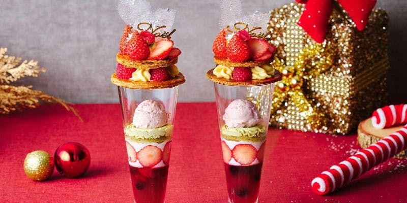 苺のクリスマスミルフィーユパフェ　カフェ付（平日限定）