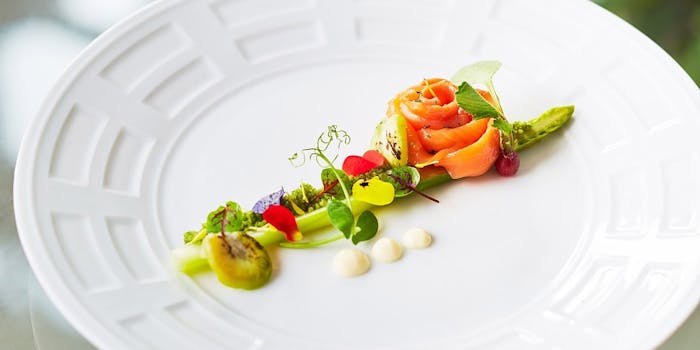 リストランテマンジャーレ ウォーターエッジ Yokohama 3段ティースタンド付ランチ 乾杯ロゼ カフェフリー 前菜 メインなど全4品 女性限定 ランチ プラン メニュー 一休 Comレストラン