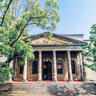 国の重要文化財である正面玄関は