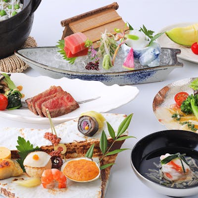 ホテルならではの厳選された食材を四季折々の会席、御膳で味わう日本料理