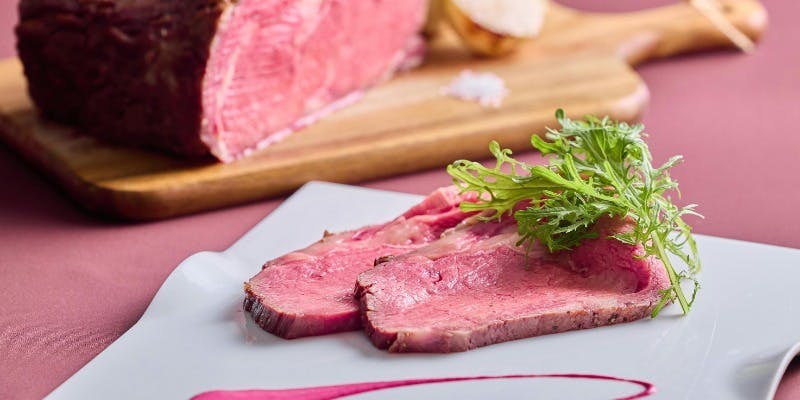 【土日祝ビュッフェ】自慢のローストビーフや生パスタ、スイーツなど＋90分制／ドリンクバー付（12/1～）